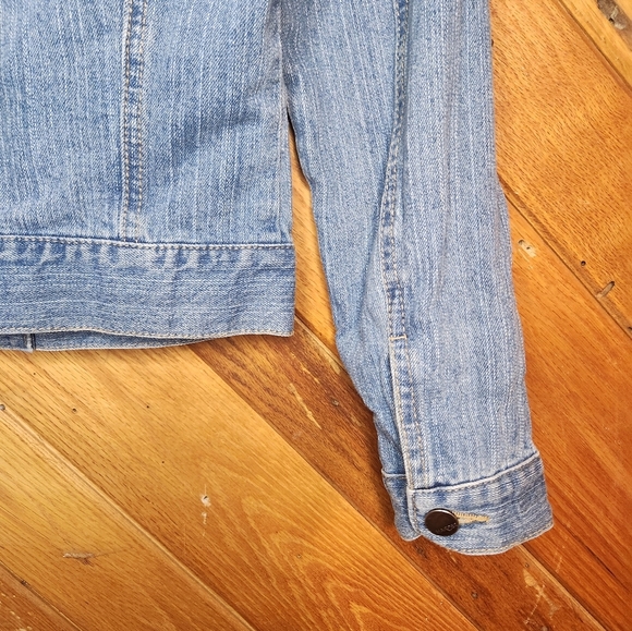 Francesca's Harper distressed lace detailed light wash denim jacket size small - Picture 10 of 11